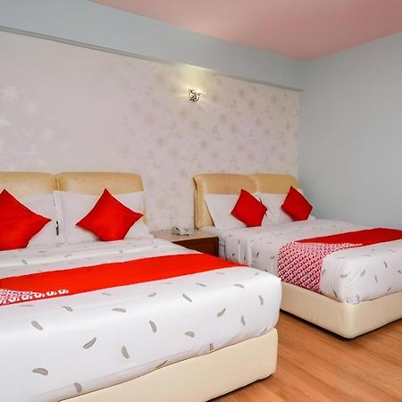 Grand Ct Hotel Malacca Buitenkant foto