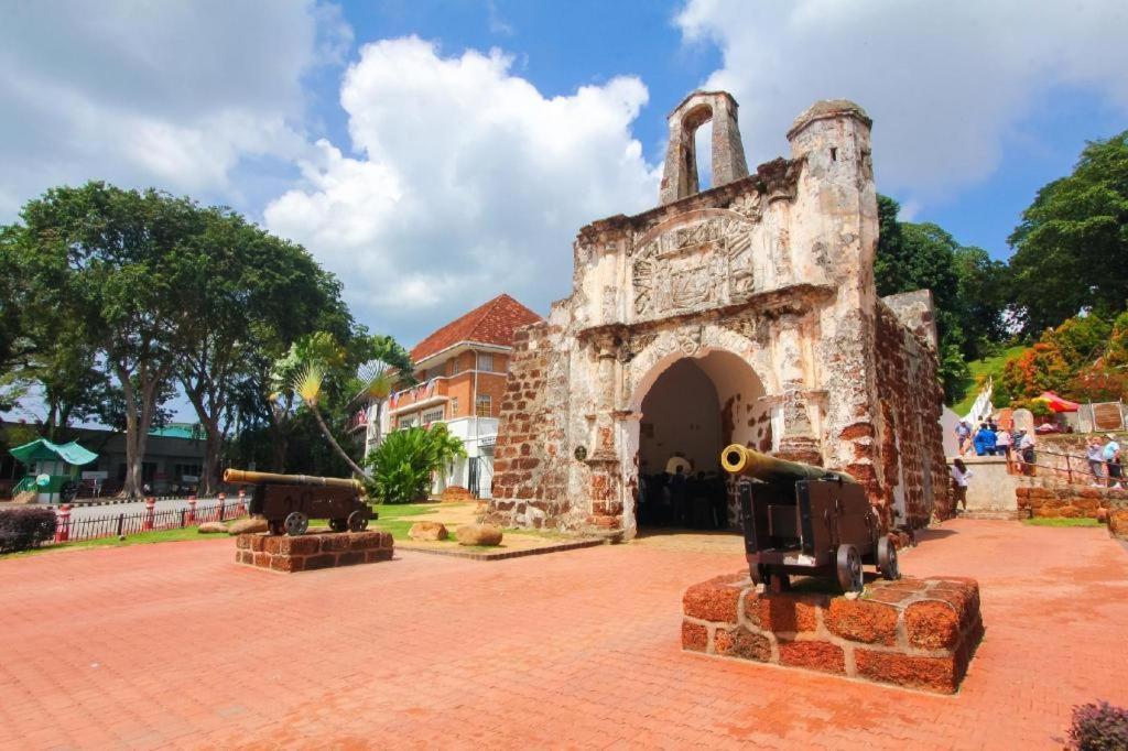 Grand Ct Hotel Malacca Buitenkant foto