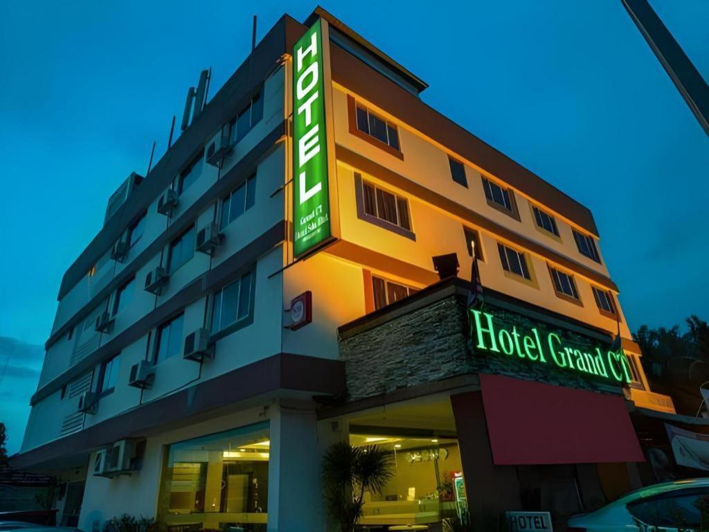 Grand Ct Hotel Malacca Buitenkant foto