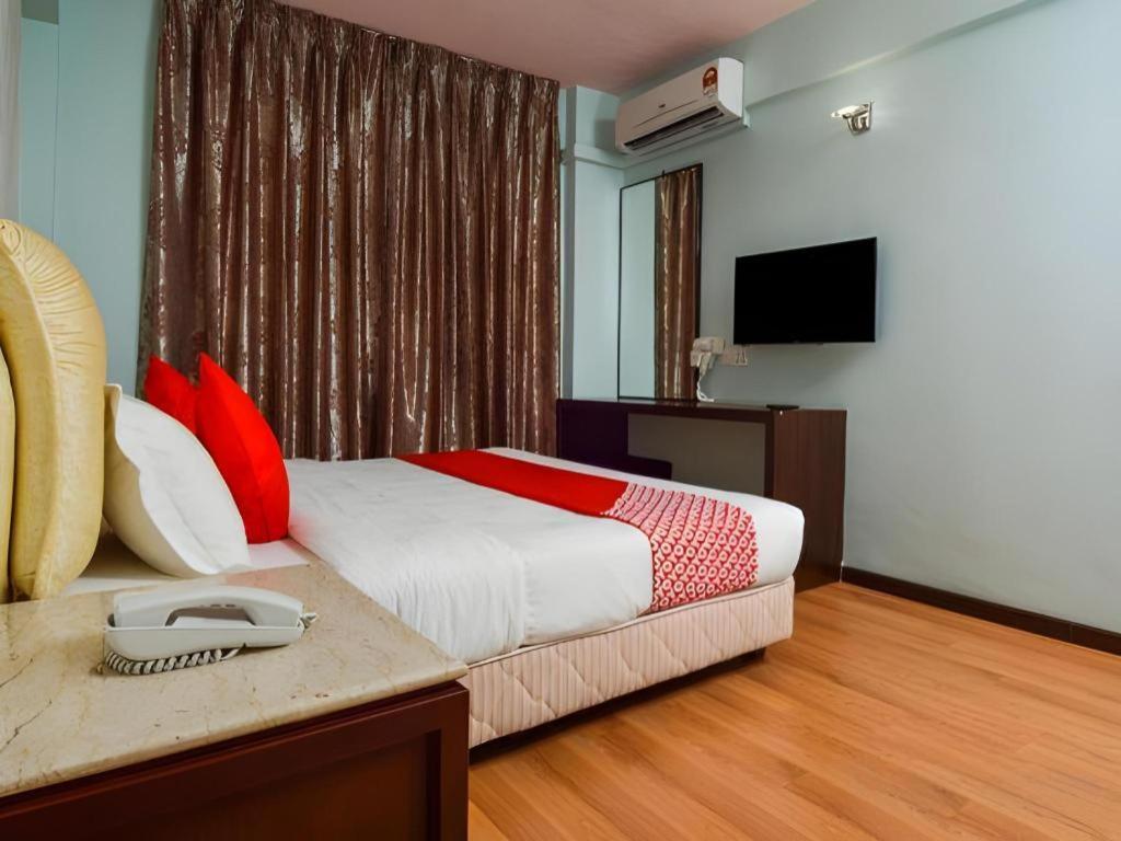 Grand Ct Hotel Malacca Buitenkant foto