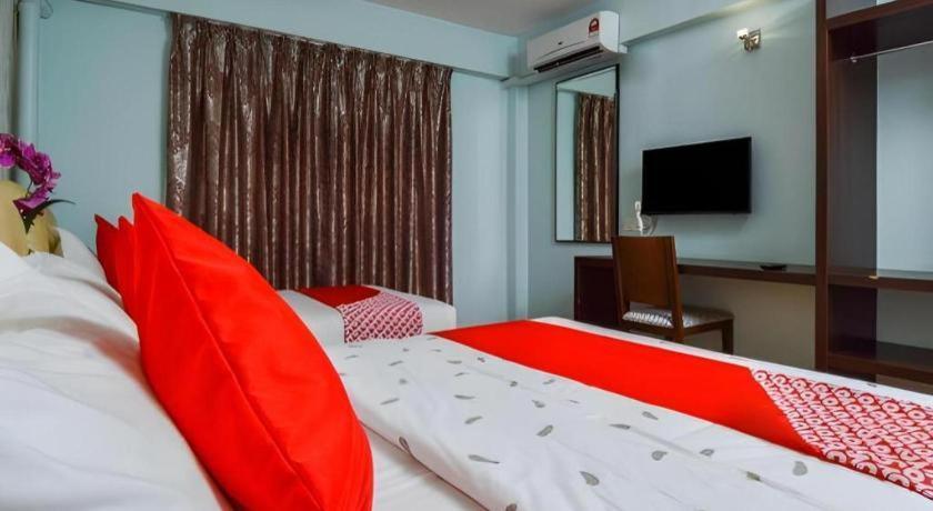 Grand Ct Hotel Malacca Buitenkant foto